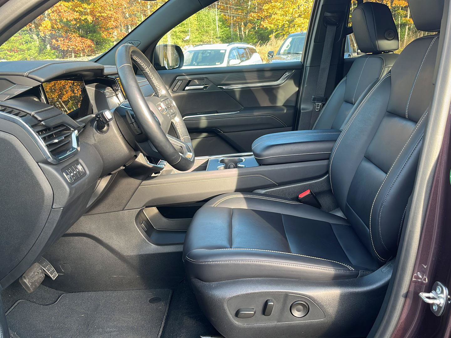 Used 2024 GMC Acadia Elevation w/ Luxury Package AWD/4WD image 11