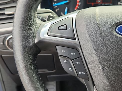 Used 2019 Ford Edge SEL image 21