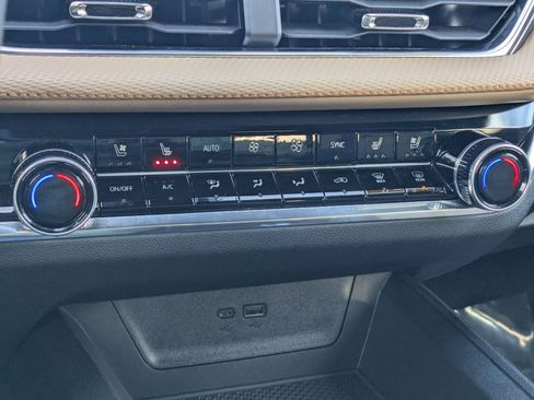 Used 2025 Chevrolet Equinox ACTIV w/ Safety and Technology Package image 19