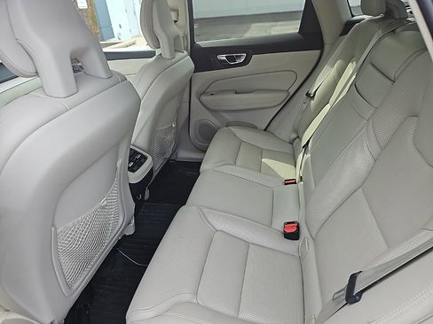 Used 2018 Volvo XC60 T6 Inscription w/ Luxury Seat Package image 5