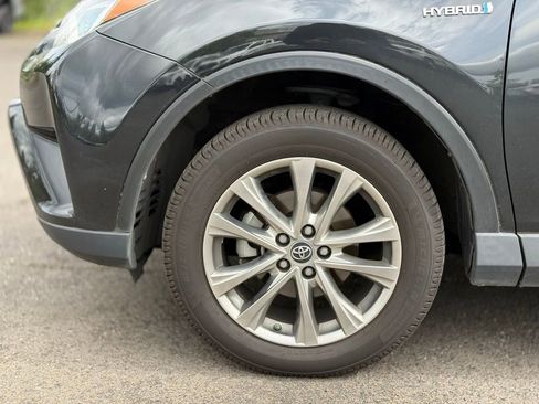 Used 2018 Toyota RAV4 Limited AWD/4WD image 9