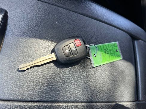 Used 2019 Toyota Highlander LE FWD image 27
