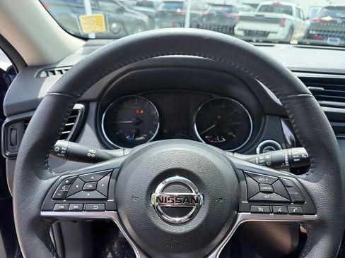 Used 2018 Nissan Rogue SV FWD image 20