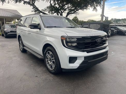 Used 2025 Ford Expedition Active AWD/4WD image 9