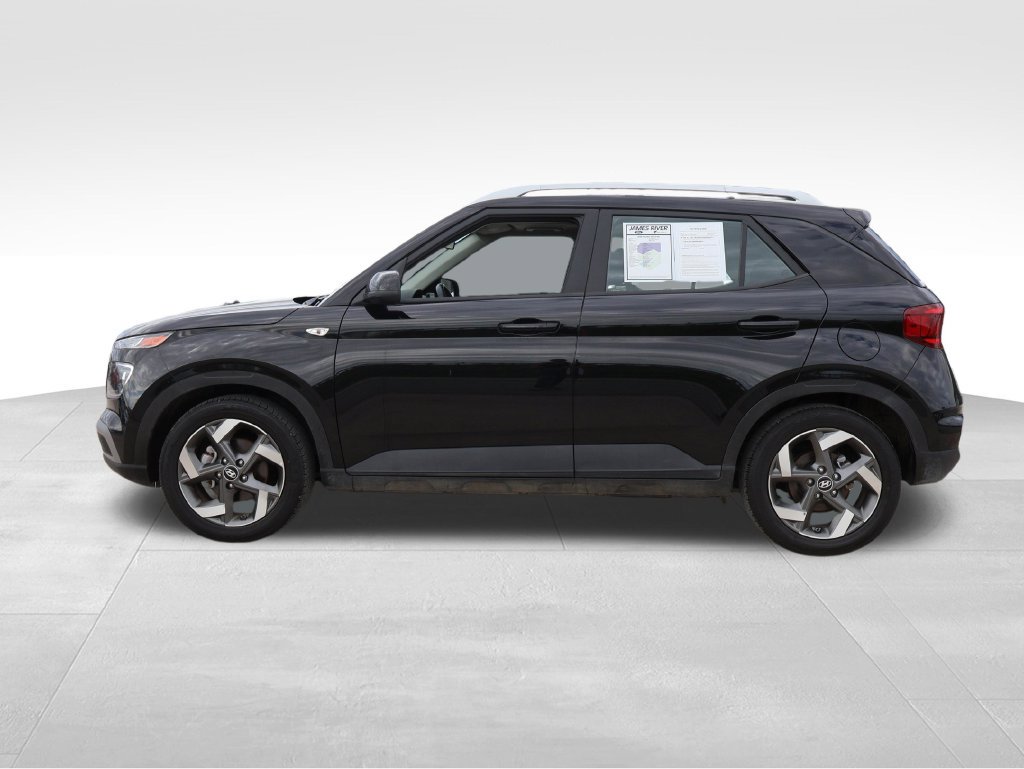 Used 2025 Hyundai Venue SEL FWD image 2