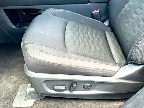 Used 2025 Nissan Pathfinder SV FWD image 15