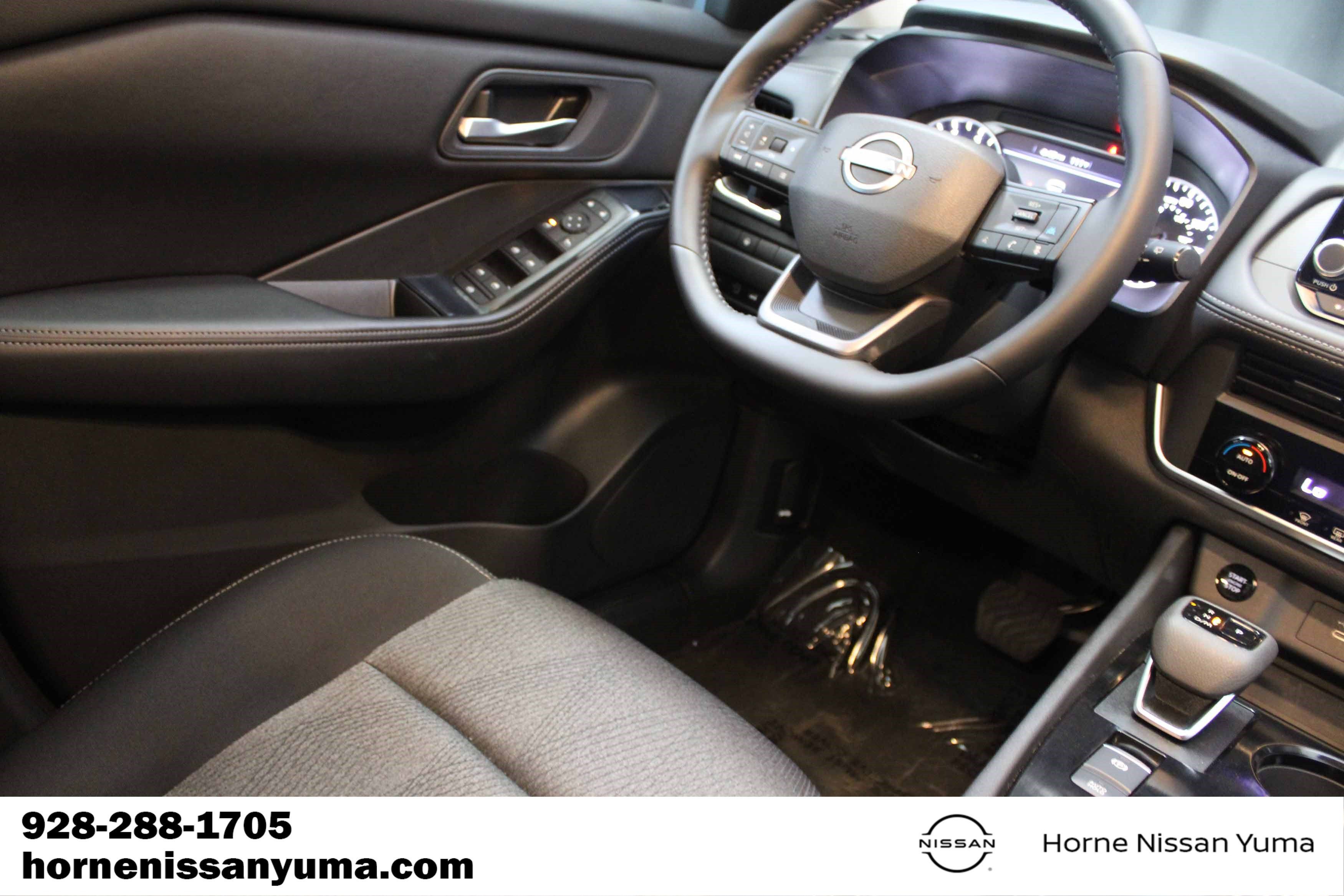 Certified 2025 Nissan Rogue SV FWD image 10