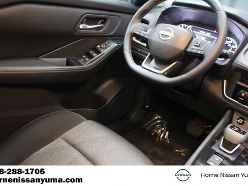 Certified 2025 Nissan Rogue SV FWD image 10