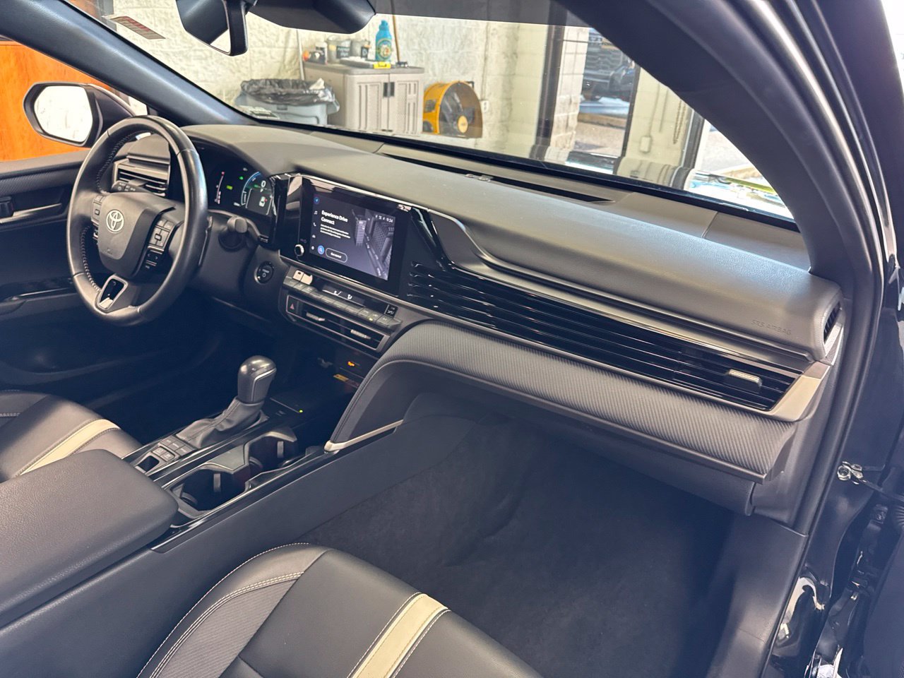 Used 2025 Toyota Camry SE w/ Convenience Package FWD image 49