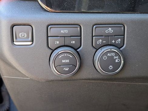 Used 2023 Chevrolet Silverado 1500 LT image 25