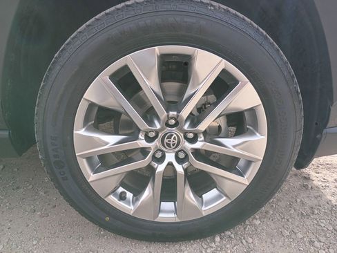 Used 2021 Toyota RAV4 Limited image 9