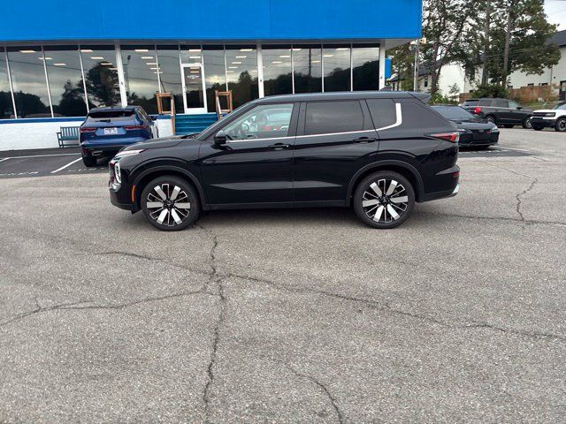 Used 2025 Mitsubishi Outlander SE FWD image 14