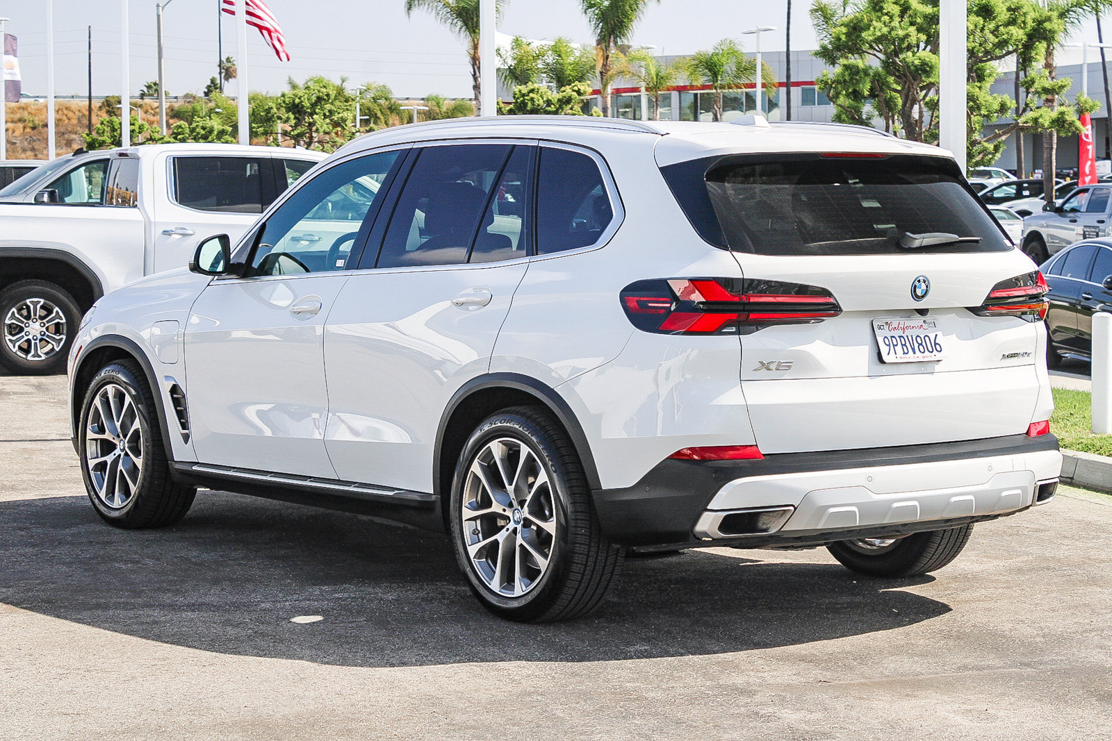 Used 2025 BMW X5 xDrive50e w/ Climate Comfort Package AWD/4WD image 6