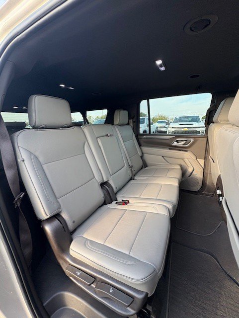 Used 2022 GMC Yukon XL SLT w/ SLT Luxury Package RWD image 11