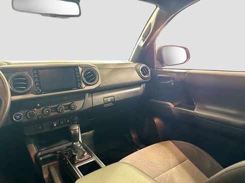 Used 2020 Toyota Tacoma TRD Off-Road image 22