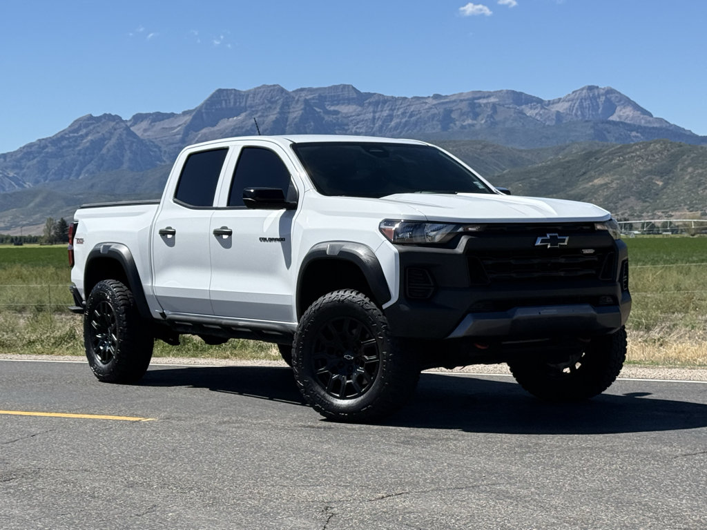 Used 2024 Chevrolet Colorado Trail Boss w/ Technology Package AWD/4WD image 1