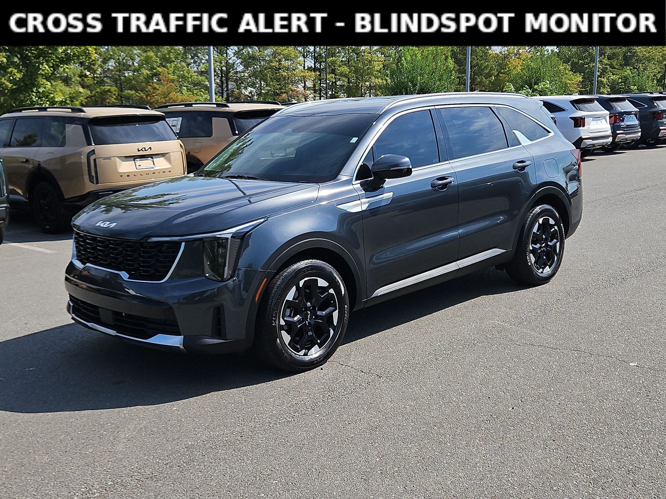Used 2025 Kia Sorento S FWD image 3