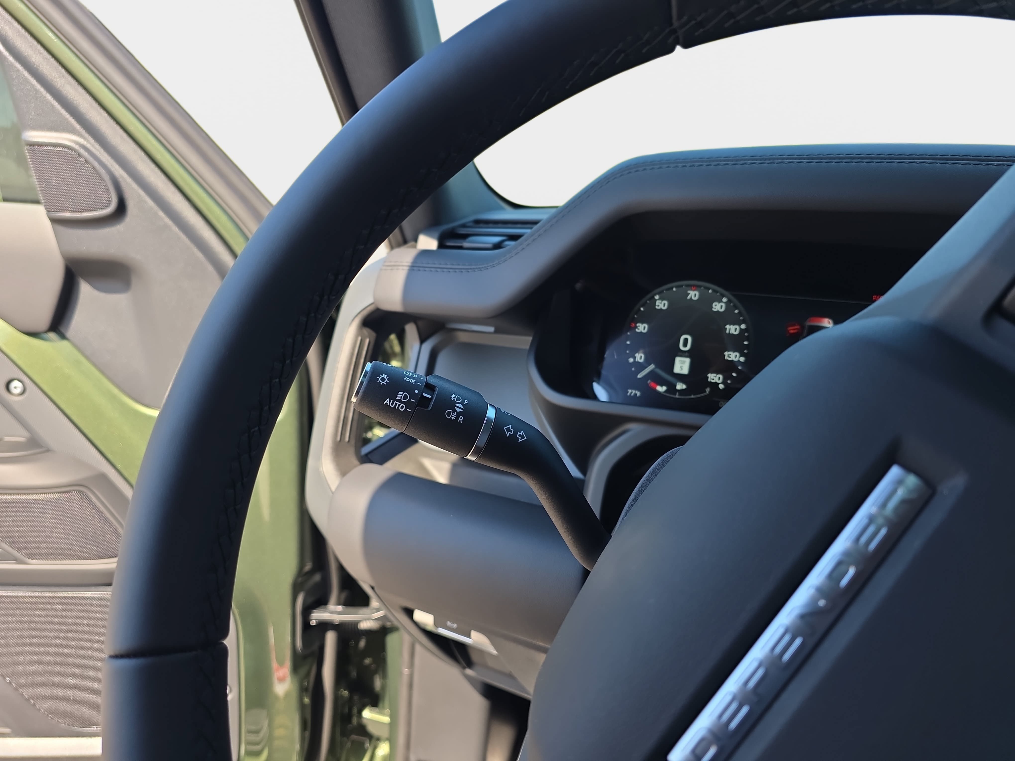 New 2026 Land Rover Defender 110 X-Dynamic SE AWD/4WD image 25