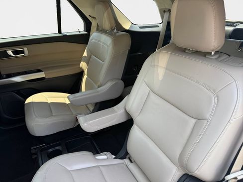 Used 2021 Ford Explorer XLT w/ Equipment Group 202A RWD image 9