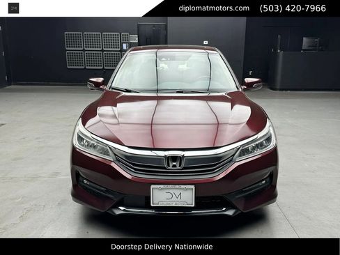 Used 2017 Honda Accord Touring image 11
