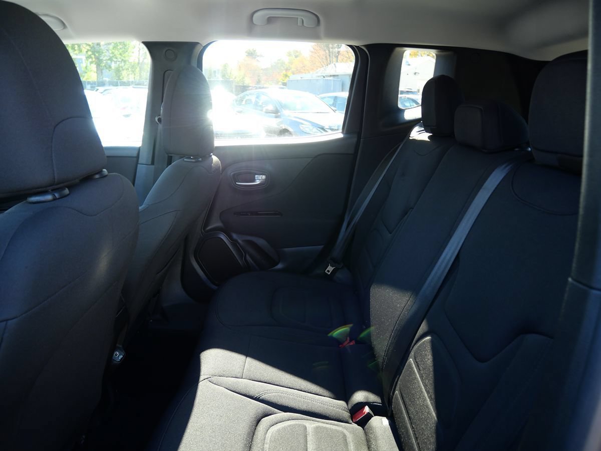 Used 2021 Jeep Renegade Latitude AWD/4WD image 22