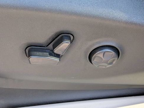 Used 2024 Chrysler Pacifica Touring-L FWD image 22