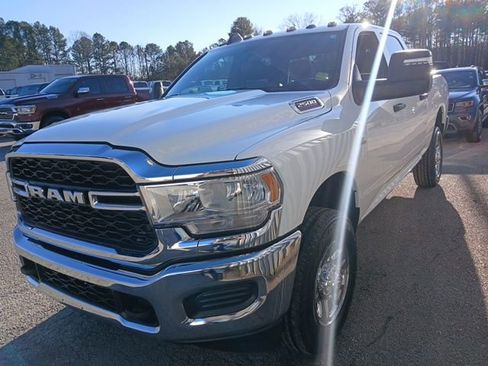 Used 2024 RAM 2500 Tradesman w/ Chrome Appearance Group image 11