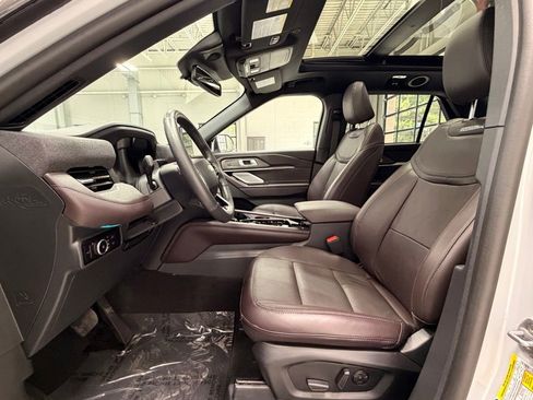 Used 2025 Ford Explorer Platinum AWD/4WD image 28