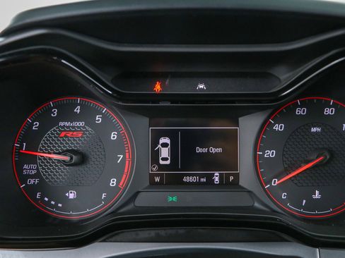 Used 2024 Chevrolet Trax RS w/ Sunroof Package FWD image 15