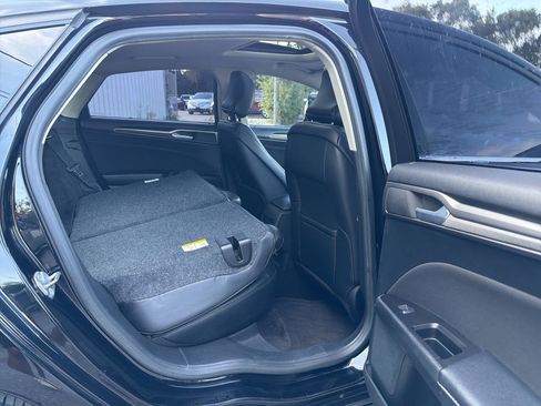 Used 2017 Ford Fusion SE w/ Equipment Group 201A FWD image 30