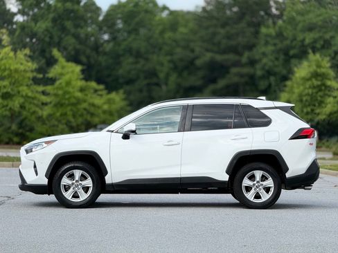 Used 2020 Toyota RAV4 XLE FWD image 9