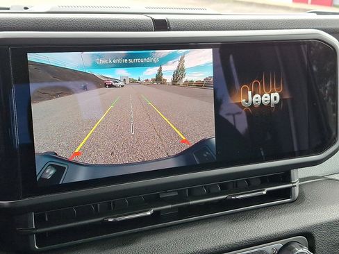 Certified 2024 Jeep Gladiator Sport image 17