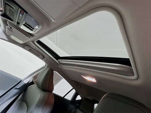 Used 2024 Subaru Crosstrek 2.0i Premium image 20