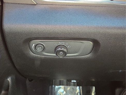 Used 2023 Chevrolet Traverse LS image 24