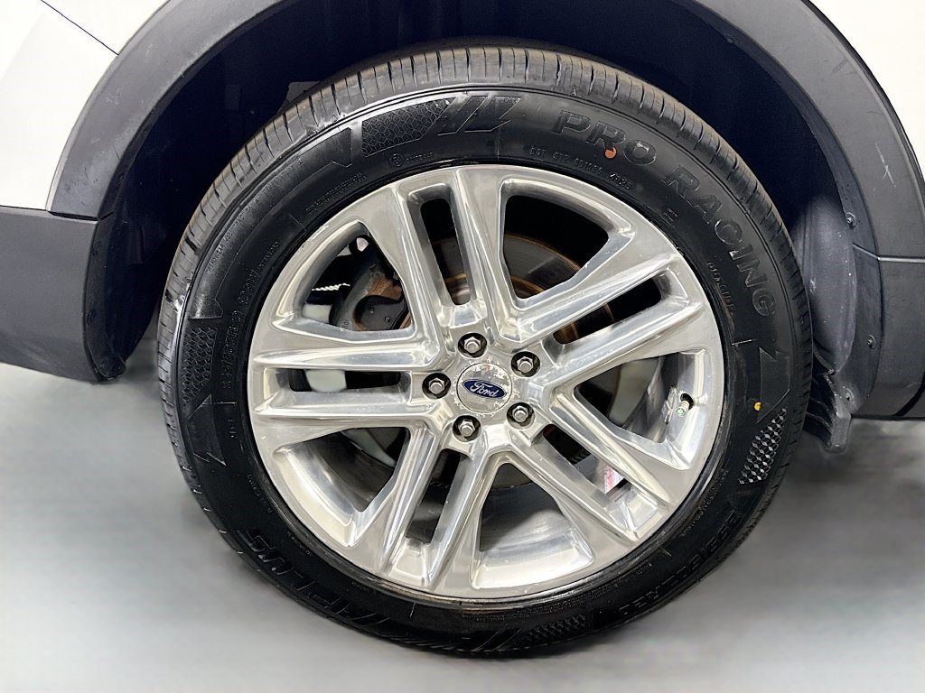 Used 2017 Ford Explorer XLT w/ Equipment Group 202A FWD image 32