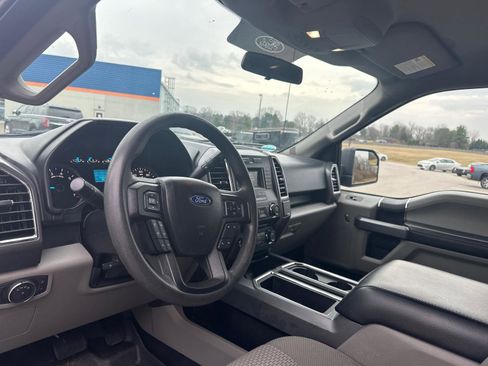 Used 2016 Ford F150 XLT image 6