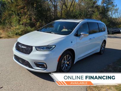 Used 2024 Chrysler Pacifica Pinnacle