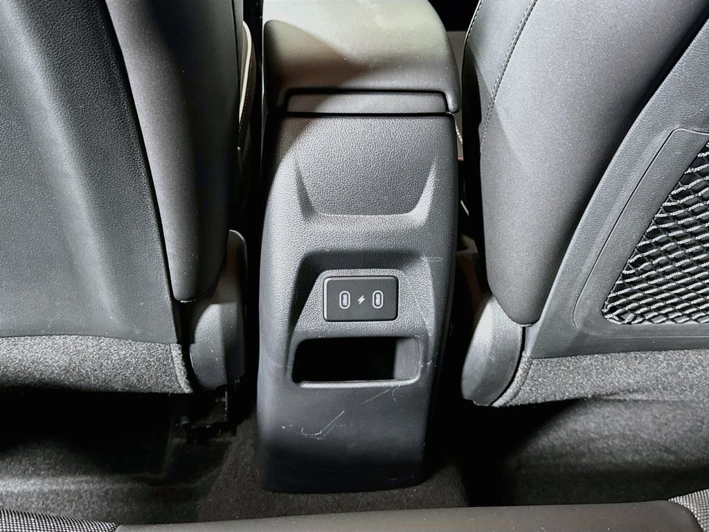 Used 2024 Hyundai Venue Limited FWD image 25