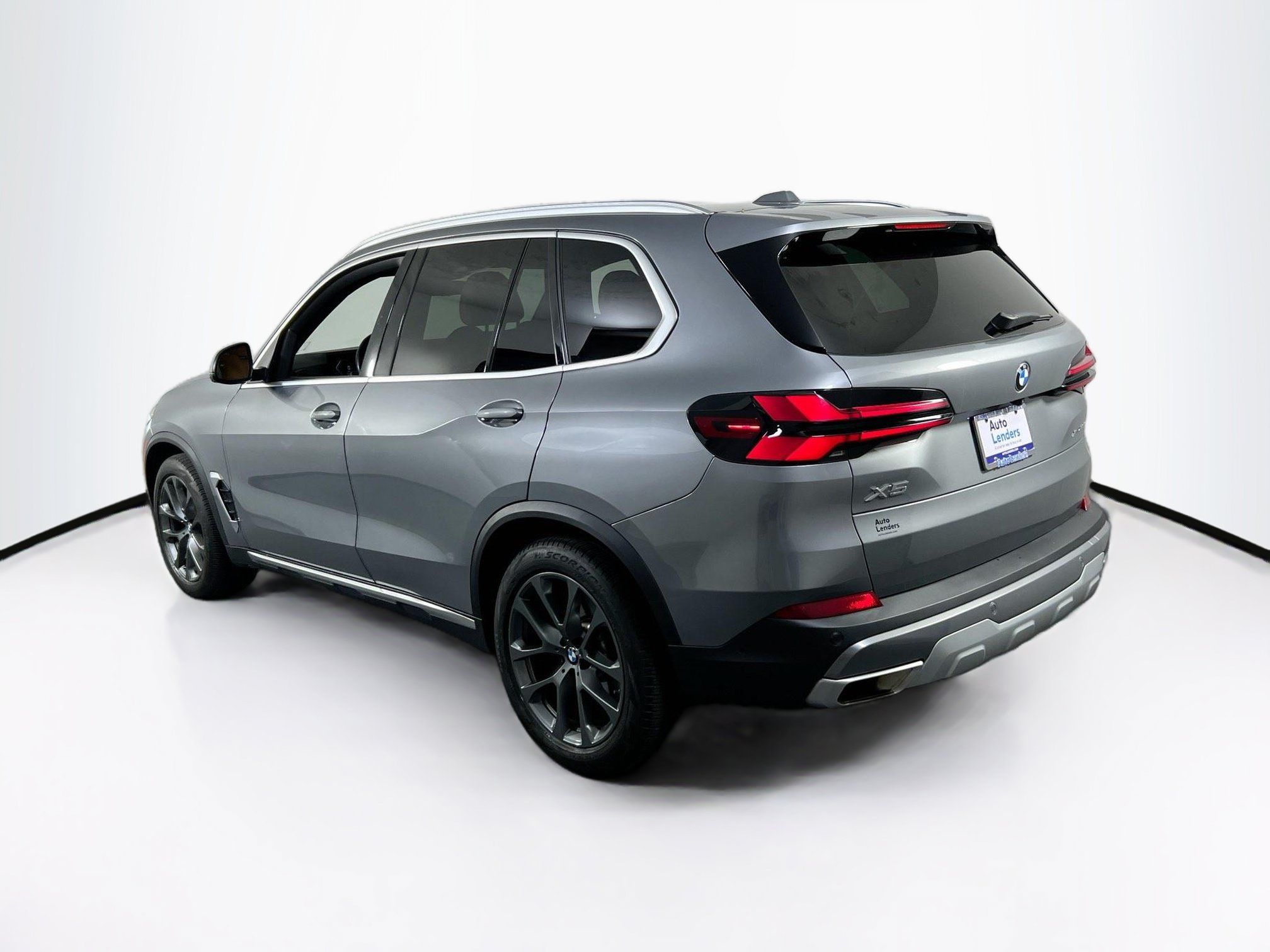 Used 2024 BMW X5 xDrive40i w/ Parking Assistance Package AWD/4WD image 7