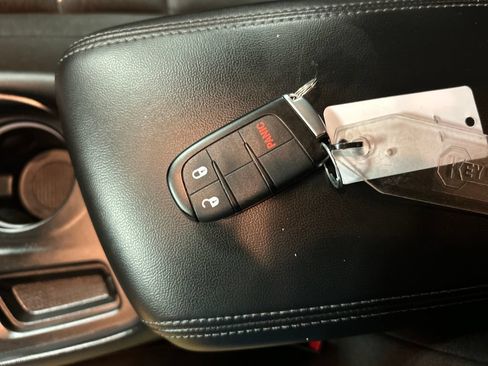 Used 2024 Dodge Durango SXT w/ SXT Blacktop Group AWD/4WD image 22