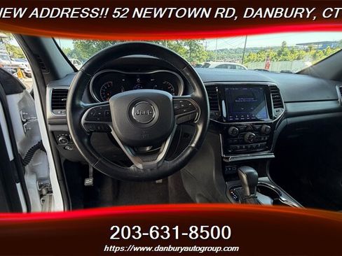Used 2019 Jeep Grand Cherokee Laredo AWD/4WD image 14