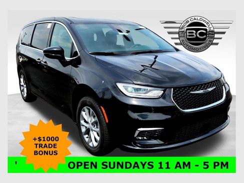 New 2025 Chrysler Pacifica Select w/ Uconnect Theater Family Group image 1