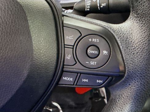 Used 2022 Toyota Corolla LE FWD image 15