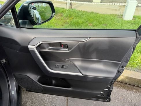 Used 2025 Toyota RAV4 XLE image 27