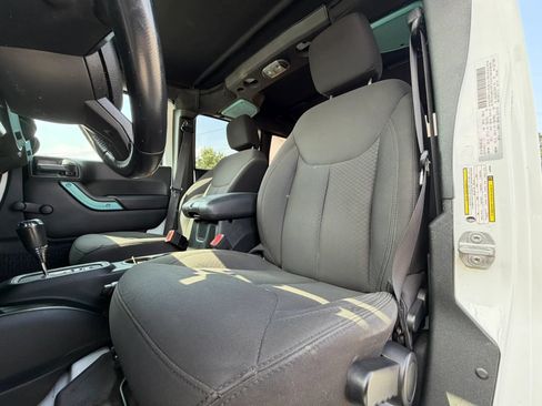 Used 2018 Jeep Wrangler Unlimited Sport w/ Connectivity Group AWD/4WD image 21