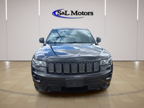 Used 2021 Jeep Grand Cherokee Laredo X AWD/4WD image 2