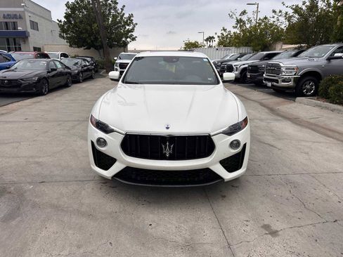 Used 2023 Maserati Levante Modena image 8
