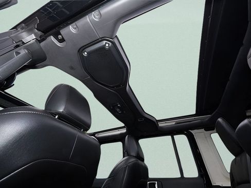 Used 2020 Jeep Wrangler Unlimited Sahara AWD/4WD image 19