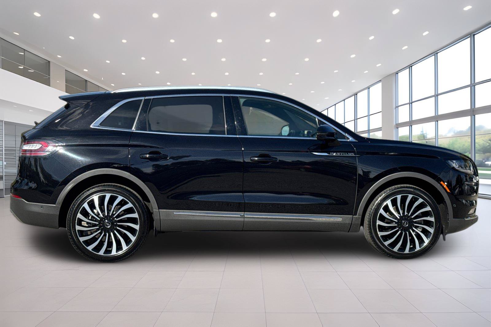 Used 2023 Lincoln Nautilus Black Label AWD/4WD image 3