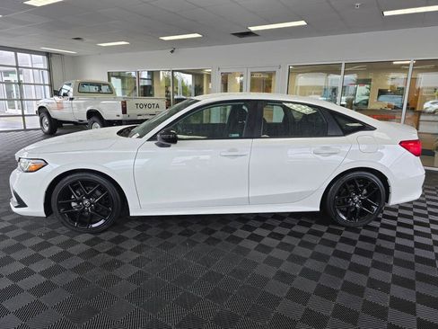 Used 2023 Honda Civic Sport image 6